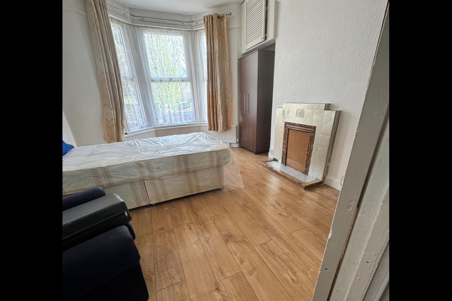 Flat Wightman Road in Greater London