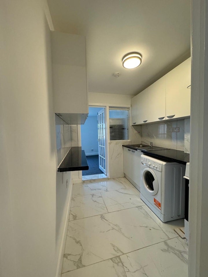 Flat Wightman Road in Greater London