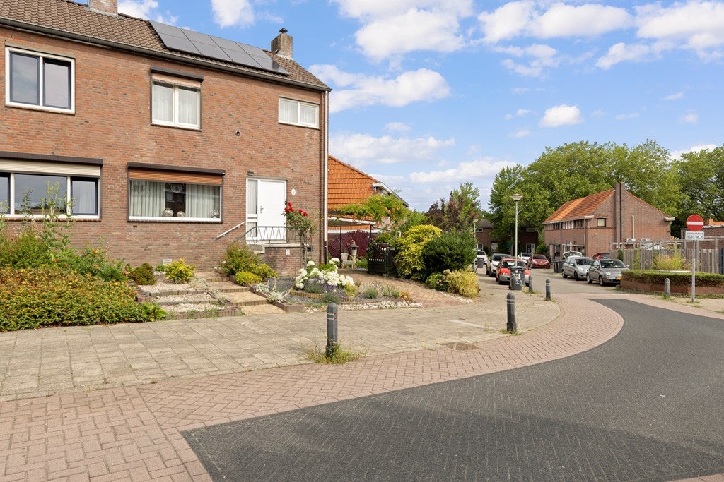 Twee-onder-één-kap te koop: Jacob Catsstraat 2, Brunssum