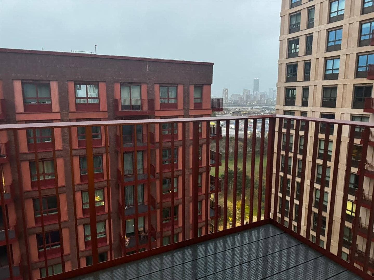 Flat Chandlers Avenue in Greater London