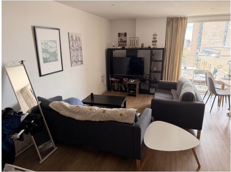 Room Plough Way in Greater London