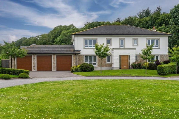 House Hazledene Manor in Aberdeen City