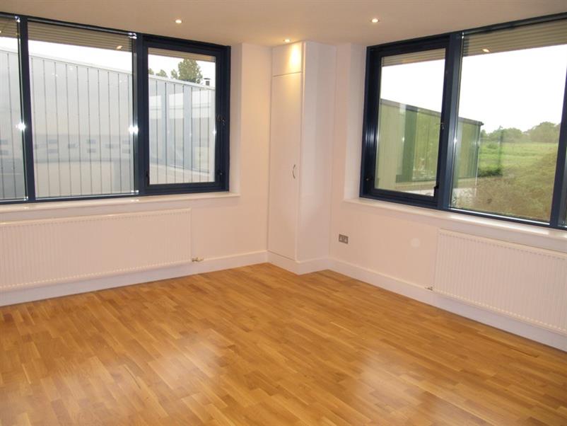 Flat Ridge Way in Richings Park