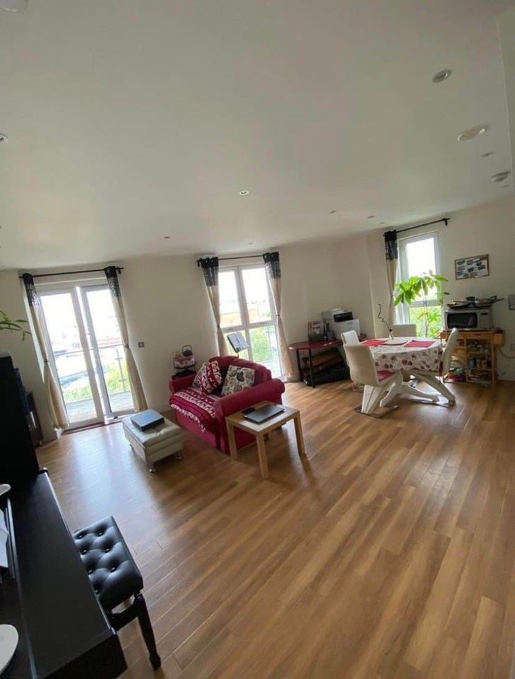Flat Hatton Road in Greater London