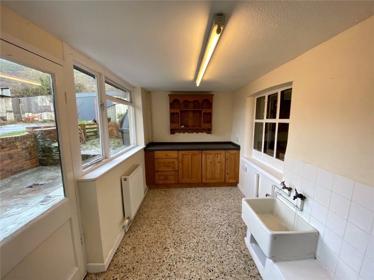 House B4568 in Llanwnnog