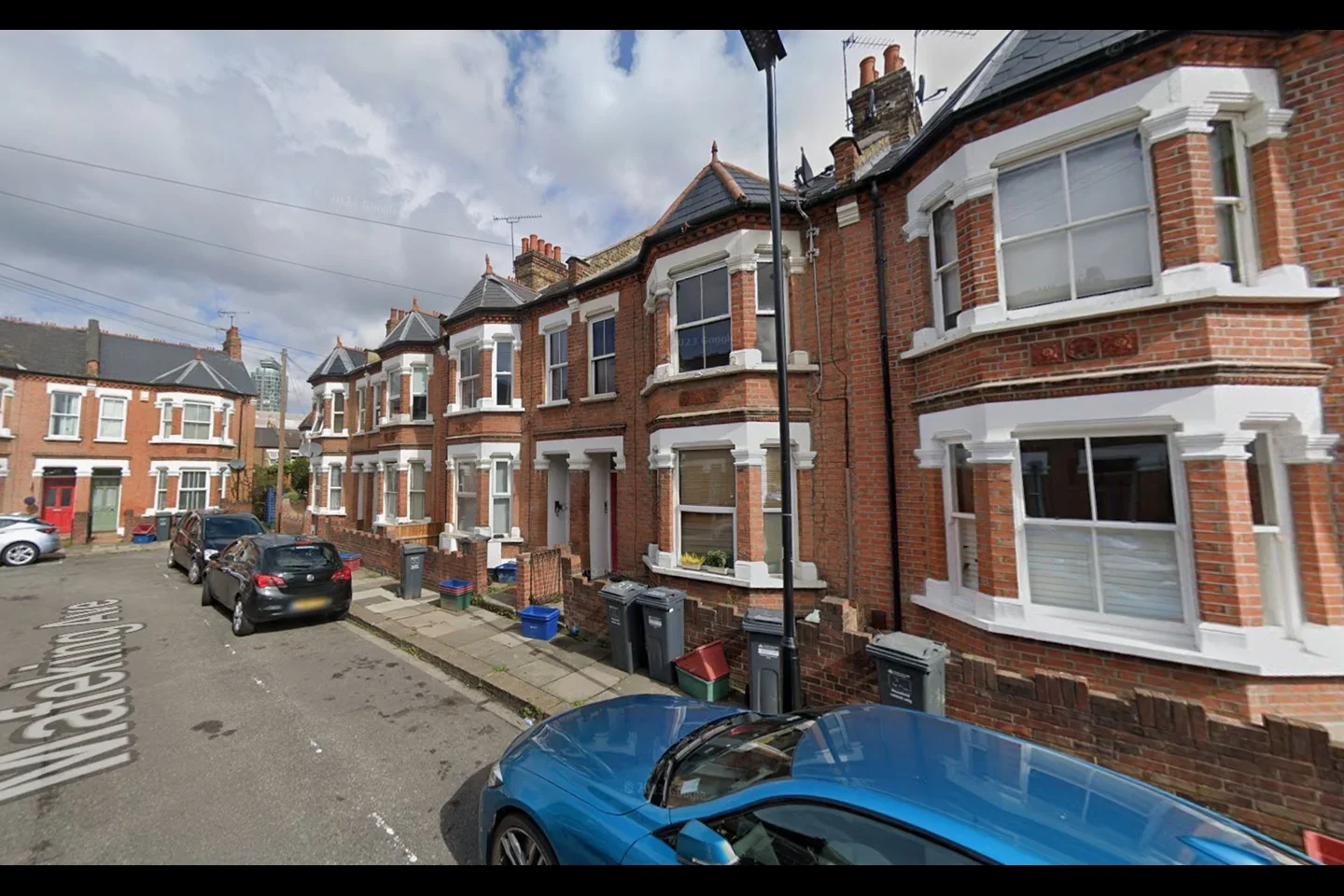 Flat Mafeking Avenue in Greater London