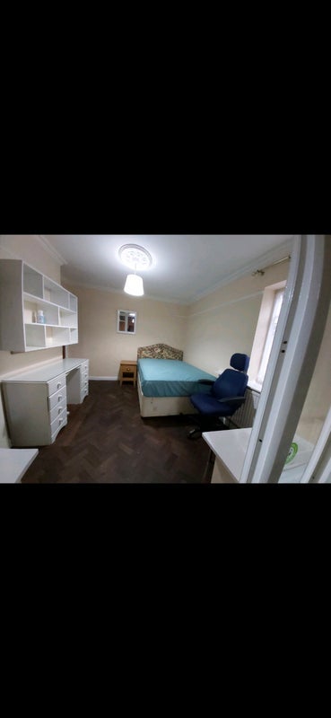 Room Boyn Valley Road in Maidenhead