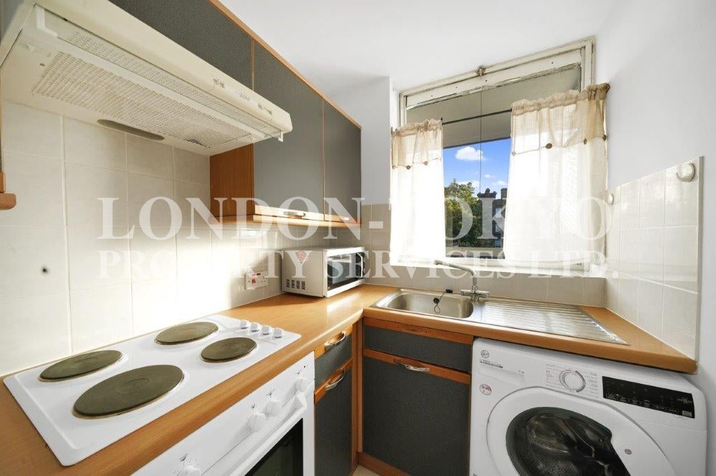 Flat Kensington Church Street in Greater London
