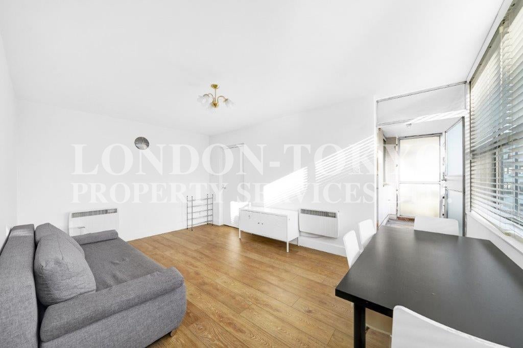 Flat Kensington Church Street in Greater London