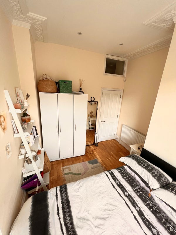 Room Tollington Road in Greater London