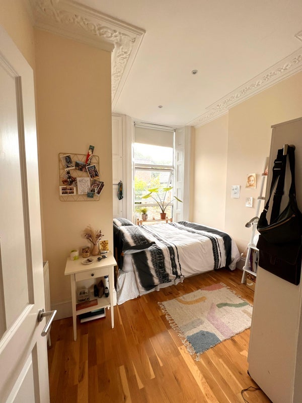 Room Tollington Road in Greater London