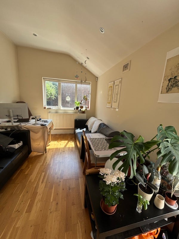 Room Tollington Road in Greater London
