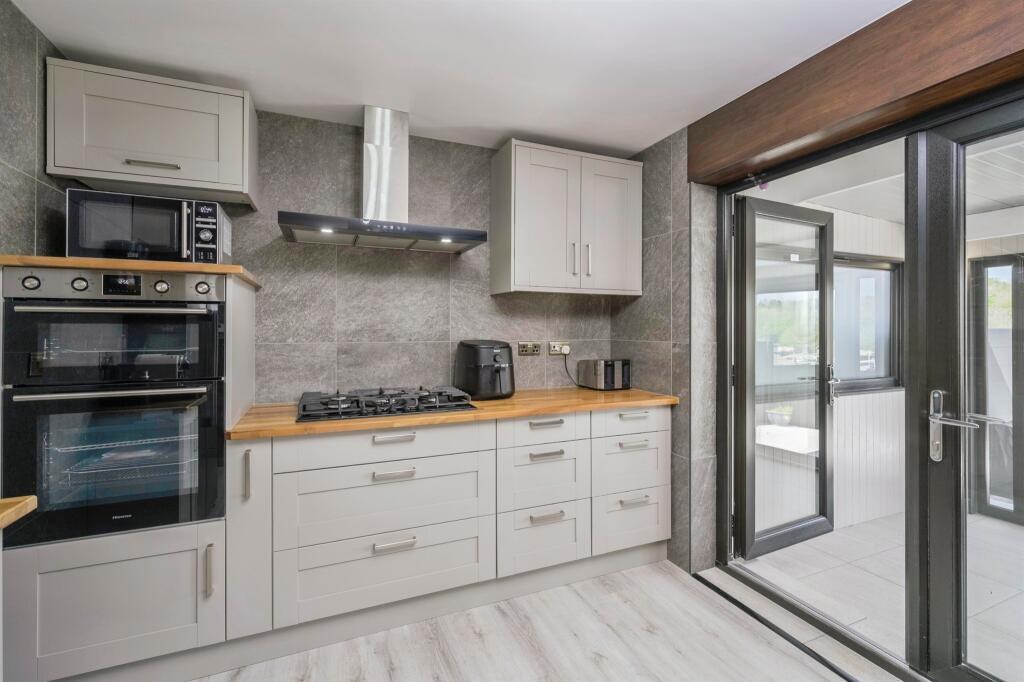 Flat Greenacres in Plymouth