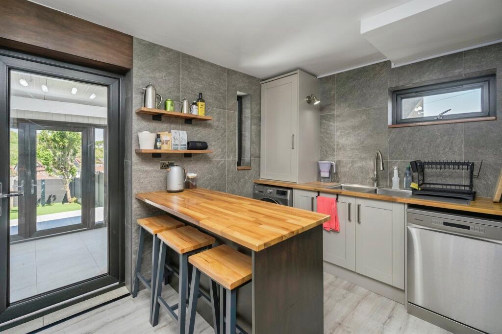 Flat Greenacres in Plymouth