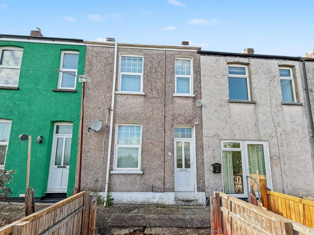Flat Upper Power Street in Newport