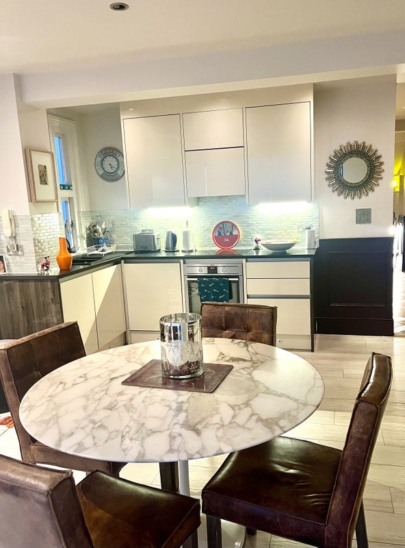 Room Putney Bridge Road in Greater London