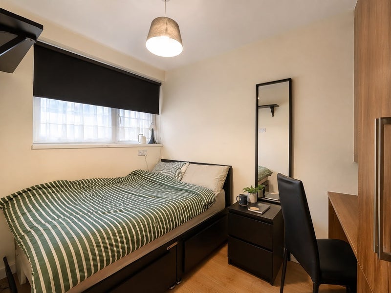 Room Camilla Road in Greater London