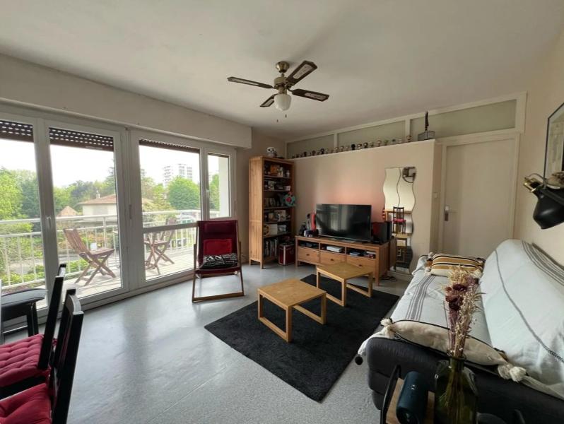 Room Rue des Treilles in Libourne