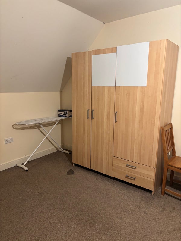 Room Cob Court in Bristol