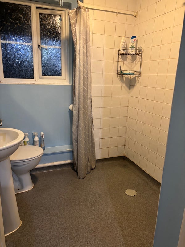 Room Cob Court in Bristol