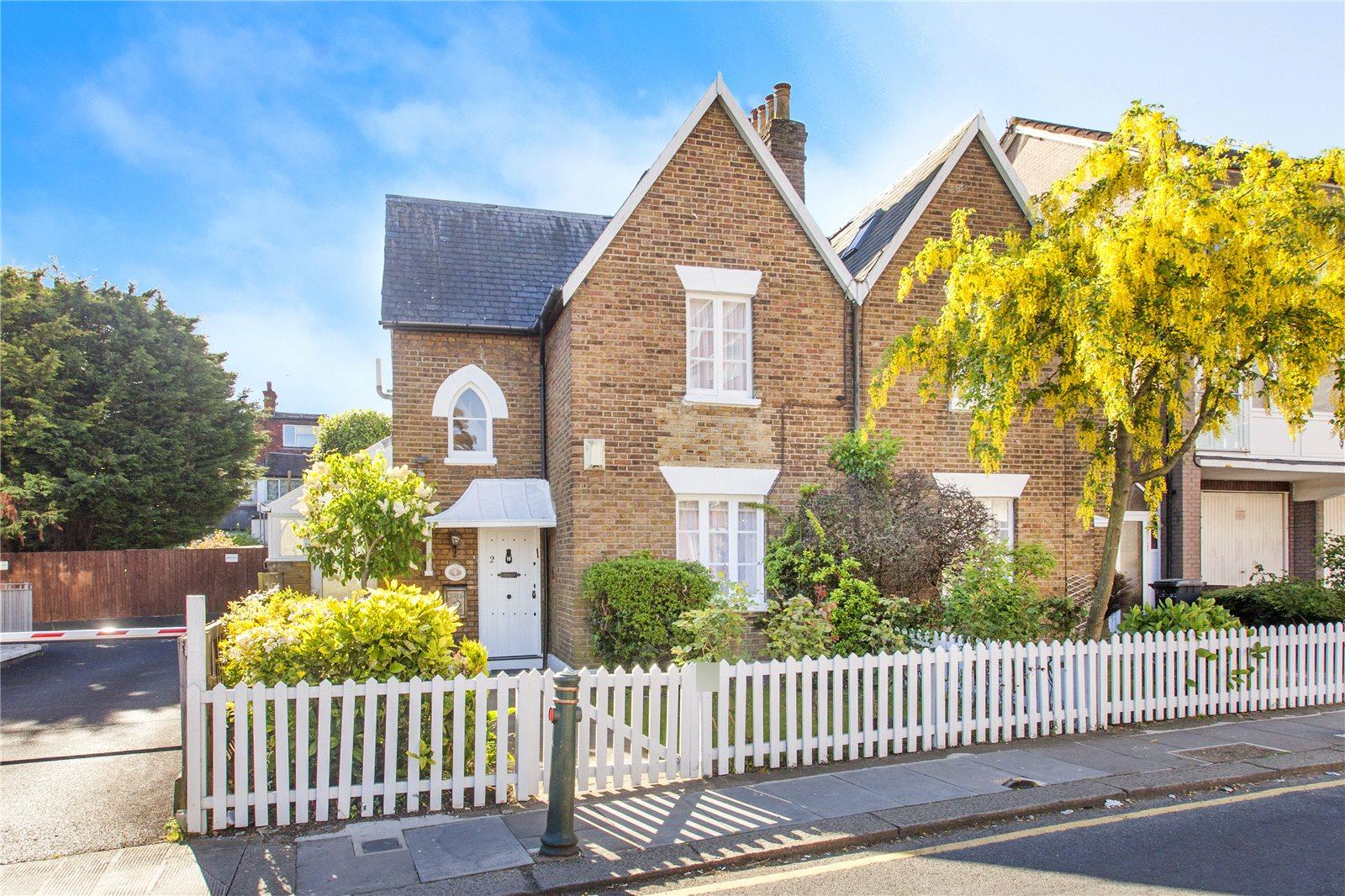 House Highfield Road in Greater London