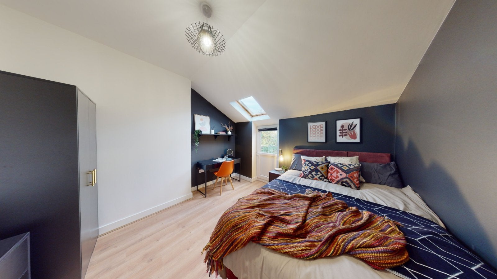 Room Central Road in Manchester