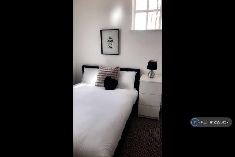 Room Olde Hall Lane in South Staffordshire