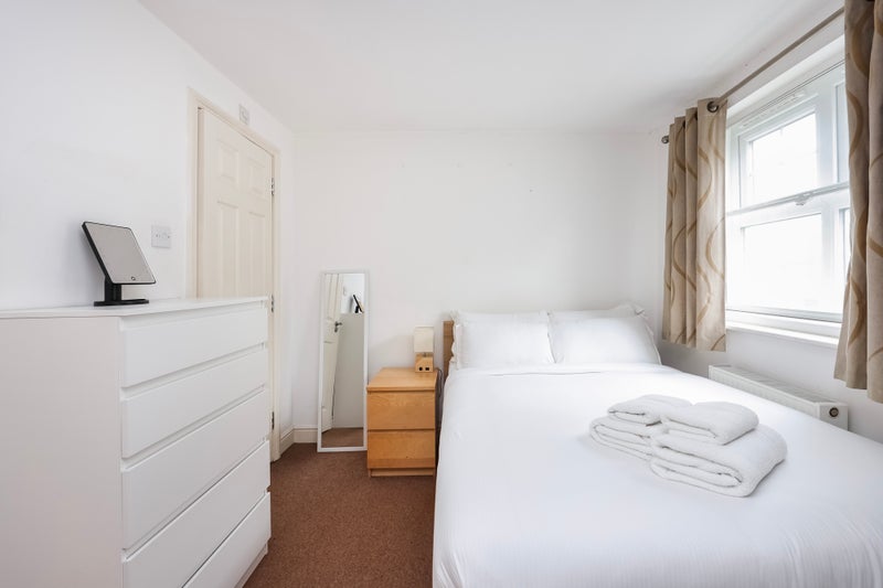 Room Bedford Road in Greater London