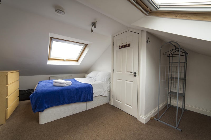 Room Bedford Road in Greater London