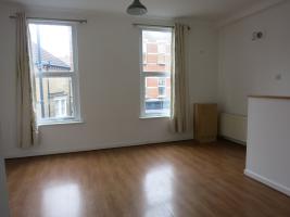 Flat Leopold Road in Greater London