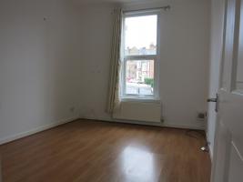 Flat Leopold Road in Greater London