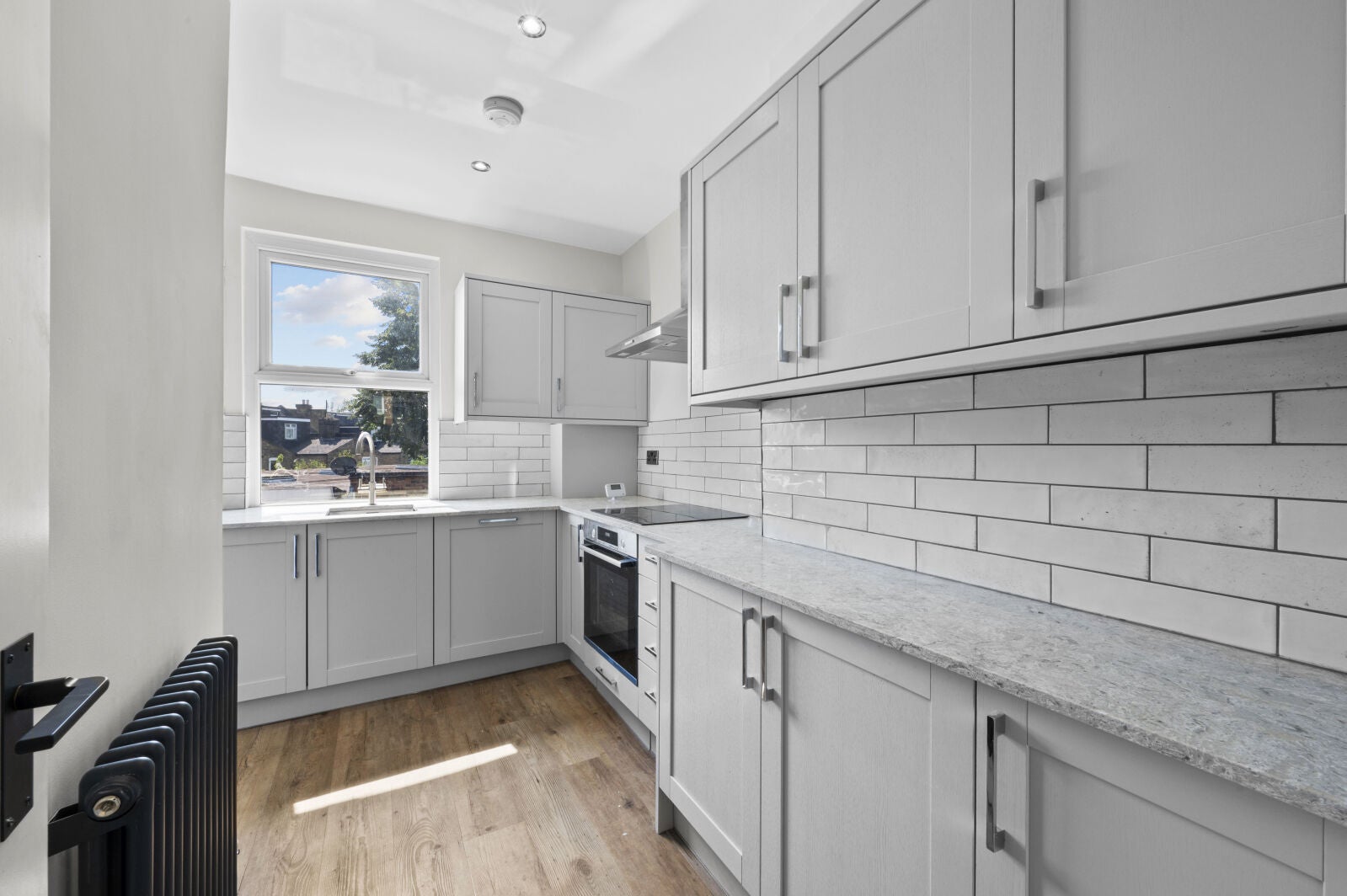 Flat Leopold Road in Greater London