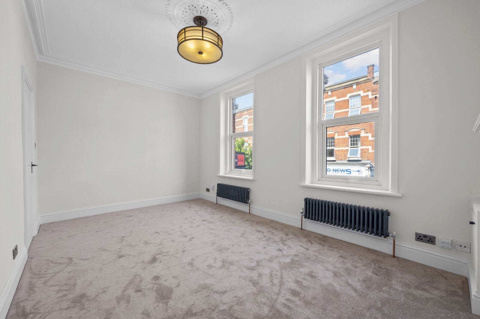 Flat Leopold Road in Greater London