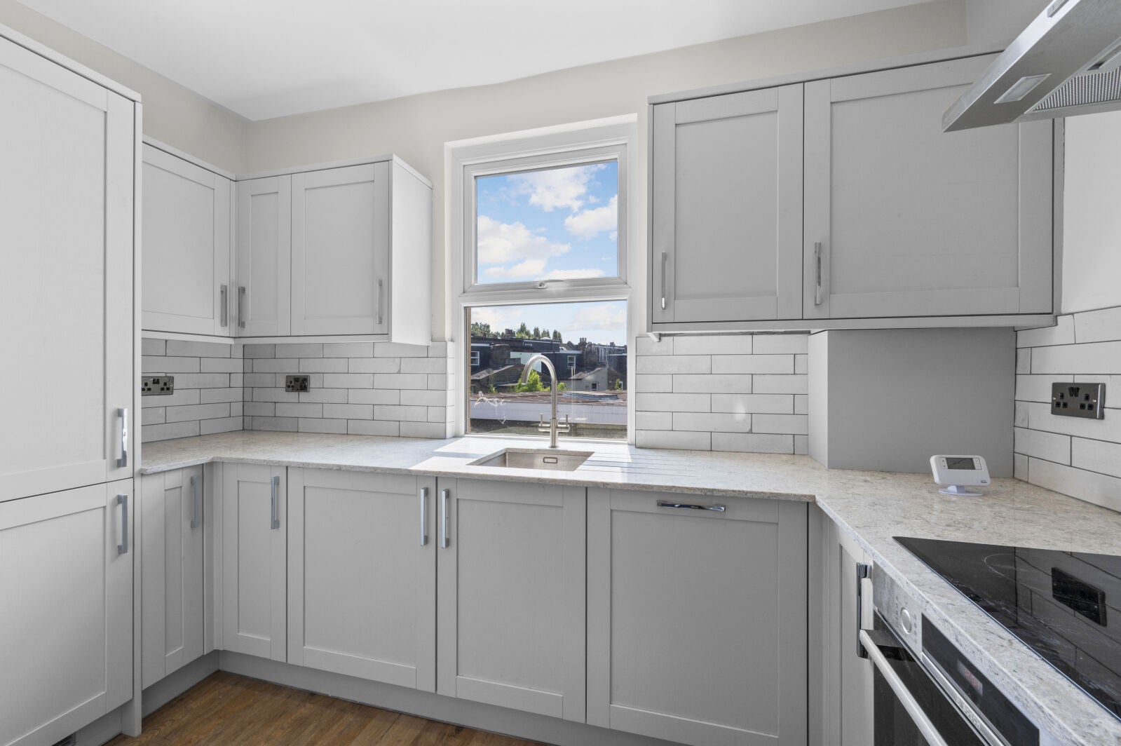 Flat Leopold Road in Greater London