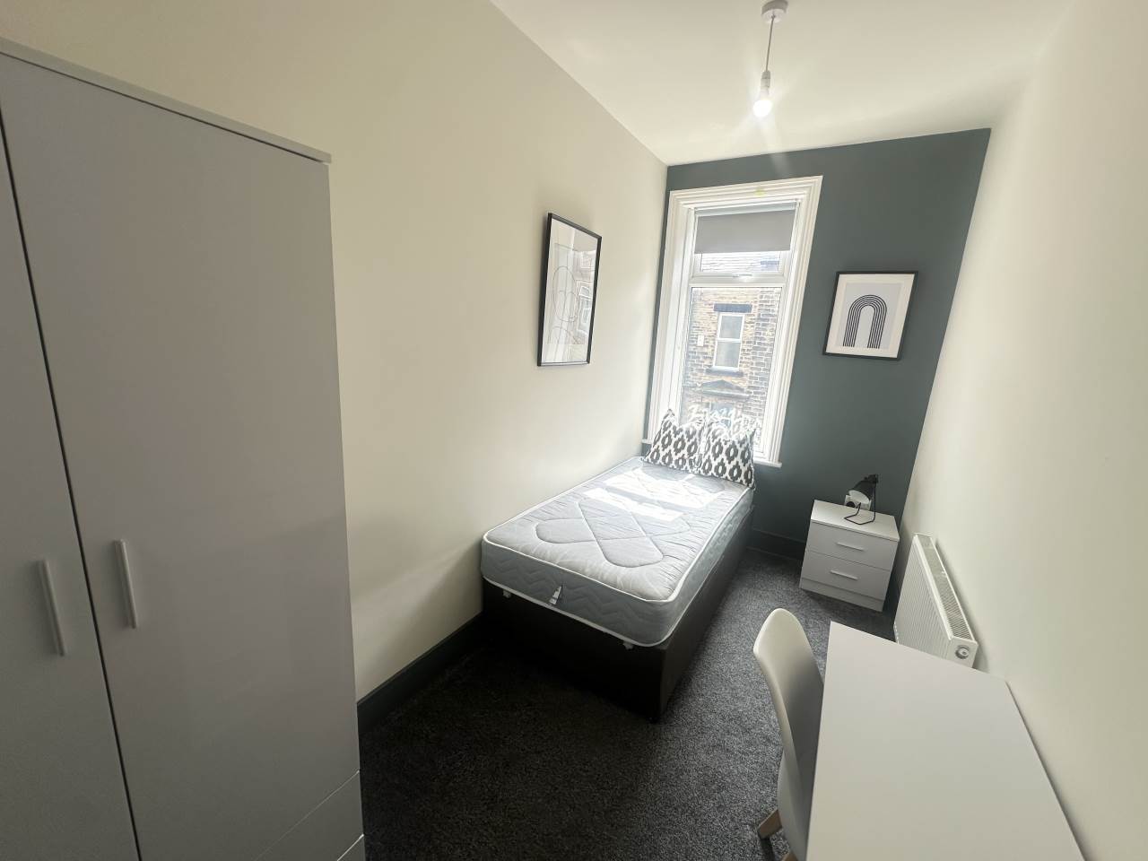 Room Westover Road in Leeds