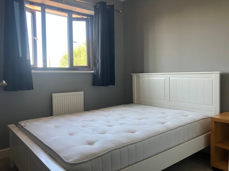 Room Holwell Close in Paulton
