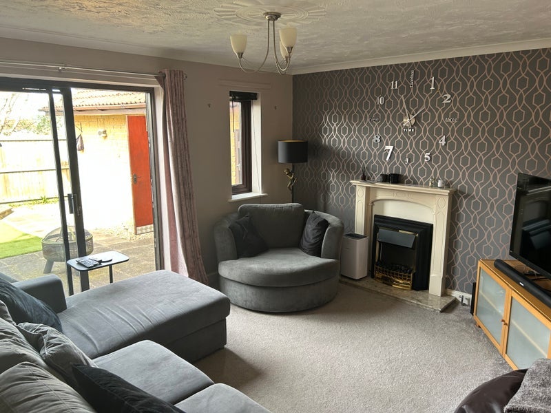 Room Holwell Close in Paulton