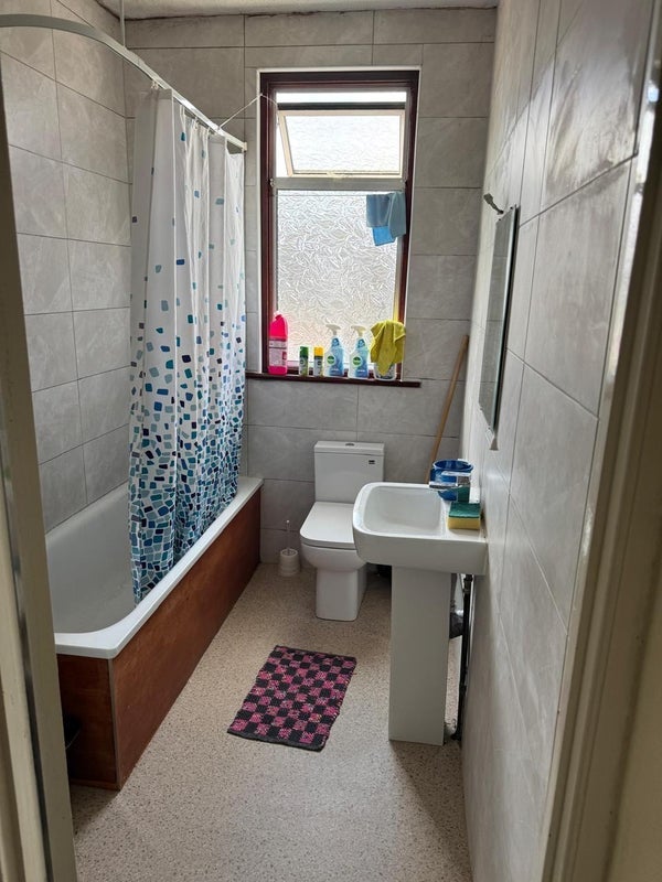 Room Springfield Road in Greater London