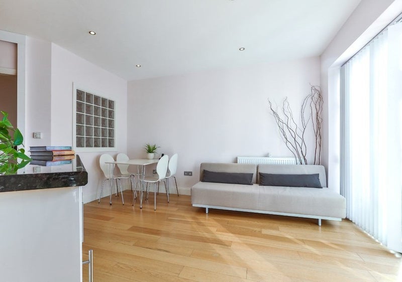 Flat Stockwell Green in Greater London