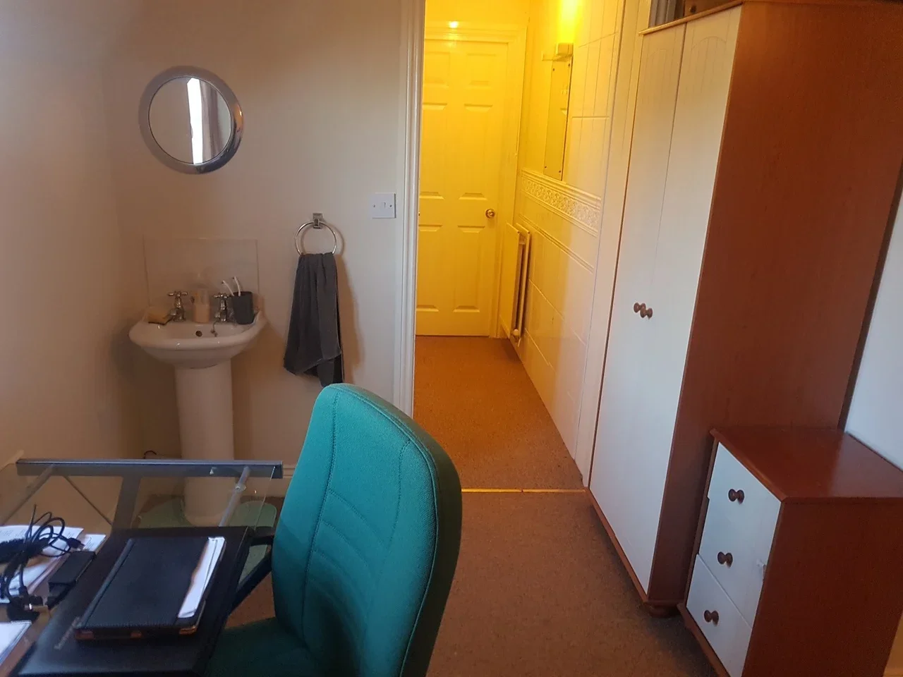 Room The Runway in Welwyn Hatfield