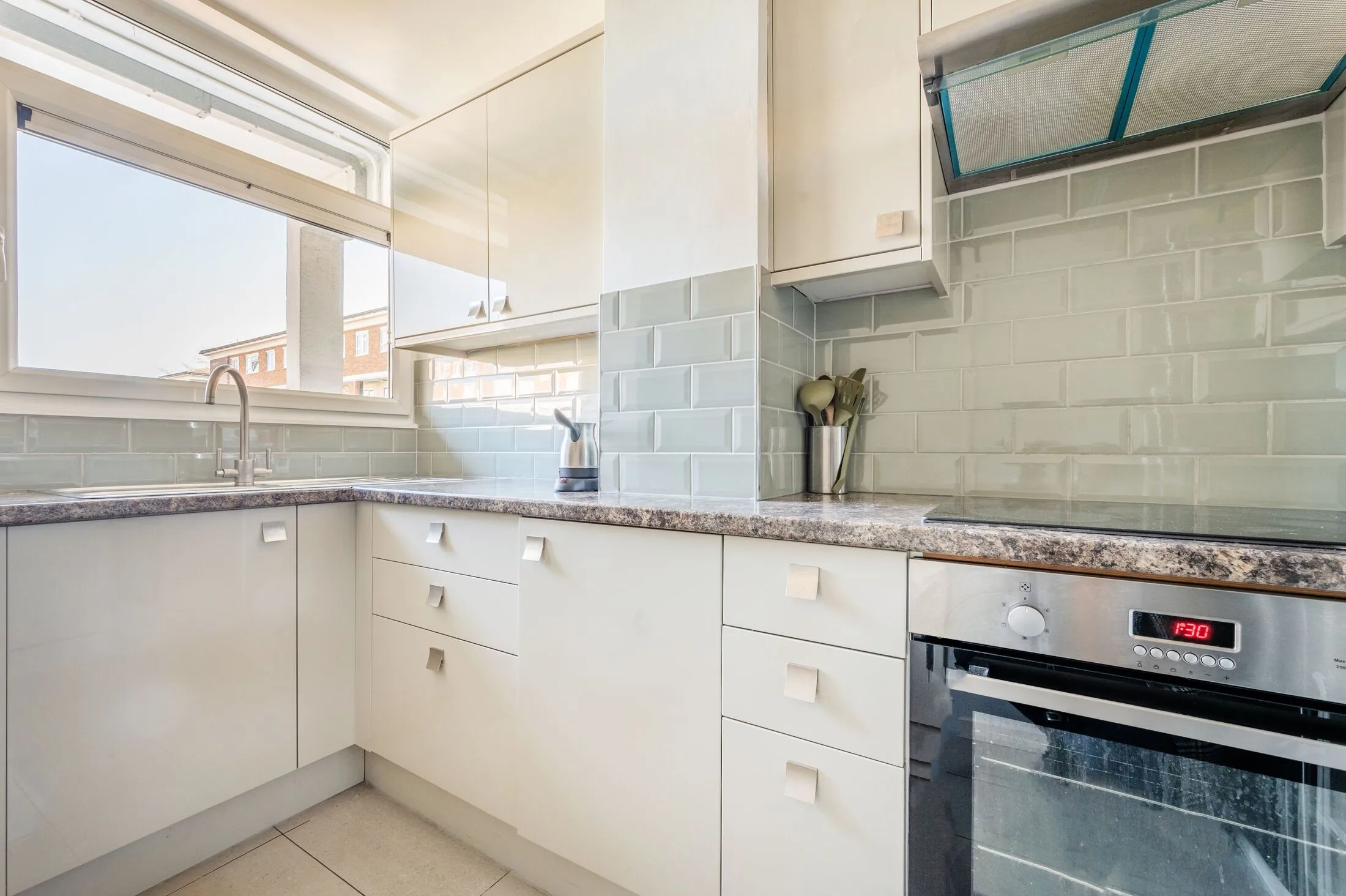 Flat Kennington Lane in Greater London