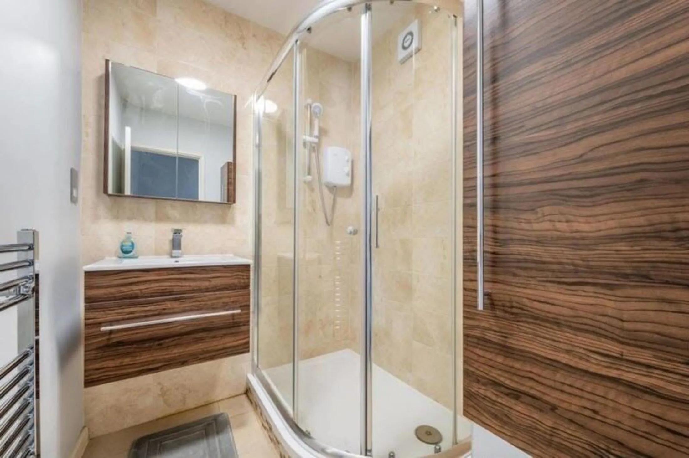 Flat Kennington Lane in Greater London