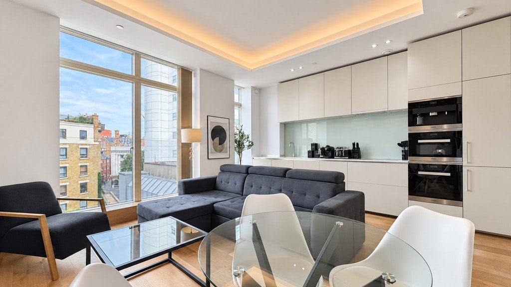 Flat Great Newport Street in City of Westminster