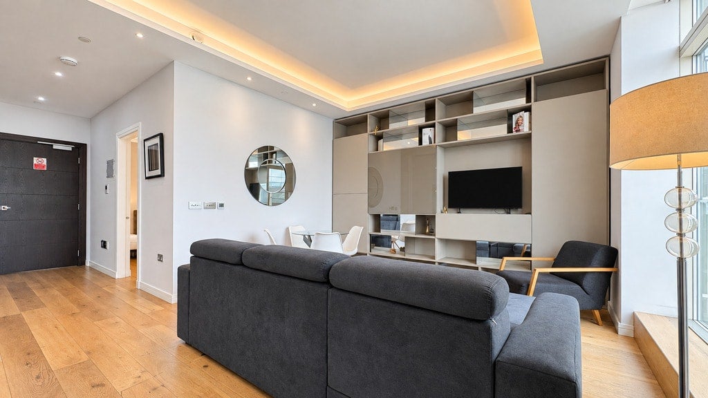 Flat Great Newport Street in City of Westminster