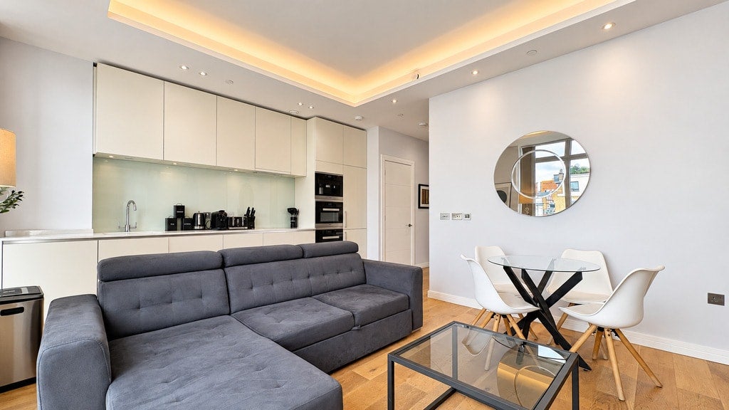 Flat Great Newport Street in City of Westminster