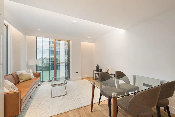 Flat Belvedere Road in Greater London