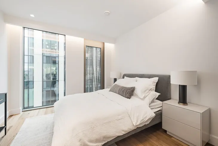 Flat Belvedere Road in Greater London
