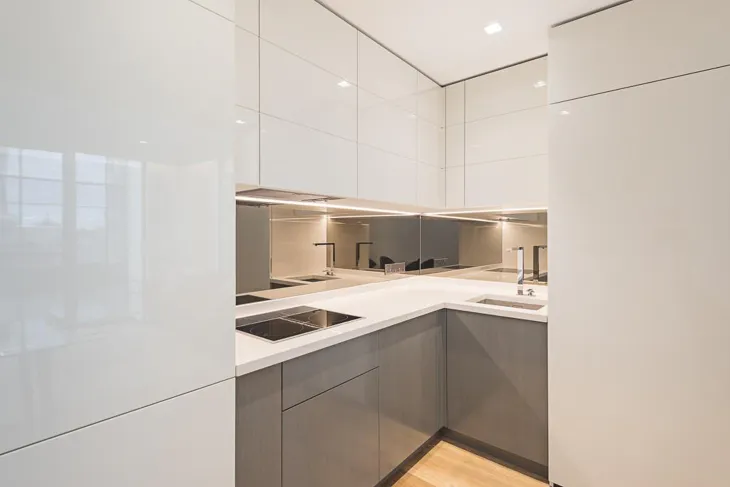 Flat Belvedere Road in Greater London