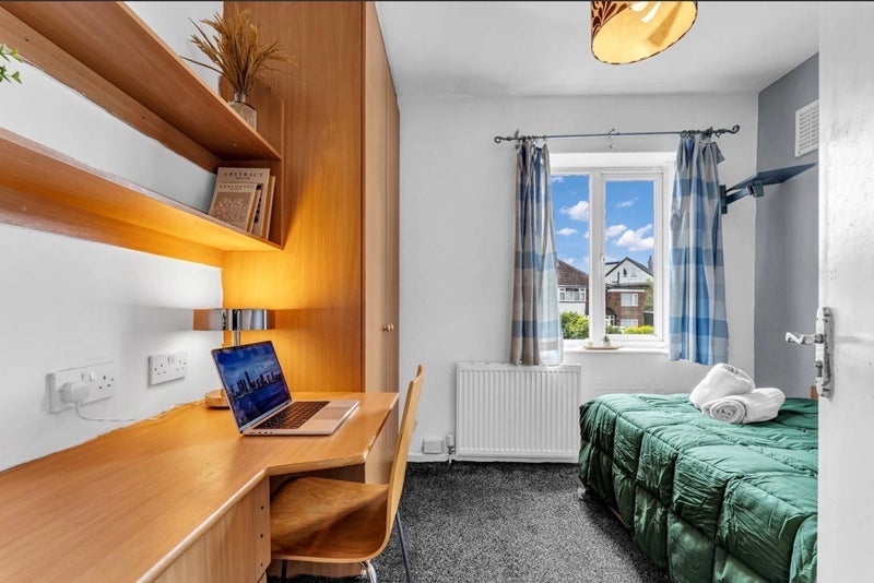 Room Becketts Park Crescent in Leeds