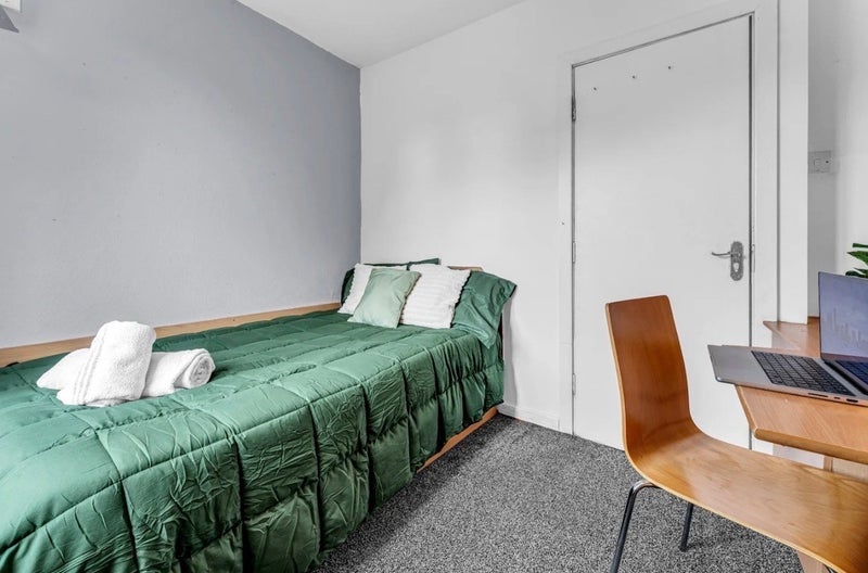 Room Becketts Park Crescent in Leeds